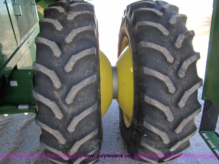 image for item 3351 2005 John Deere 9560STS combine