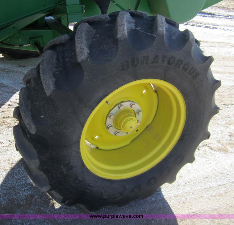 image for item 3351 2005 John Deere 9560STS combine