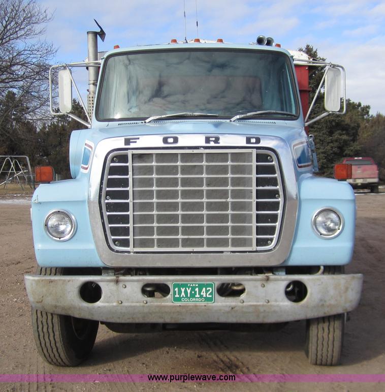 image for item 3353 1981 Ford LNT8000 tandem grain truck