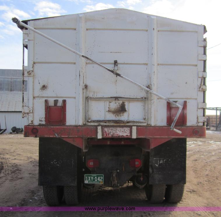 image for item 3353 1981 Ford LNT8000 tandem grain truck