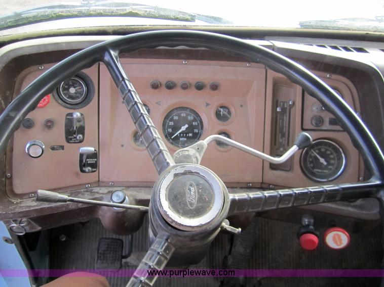 image for item 3353 1981 Ford LNT8000 tandem grain truck