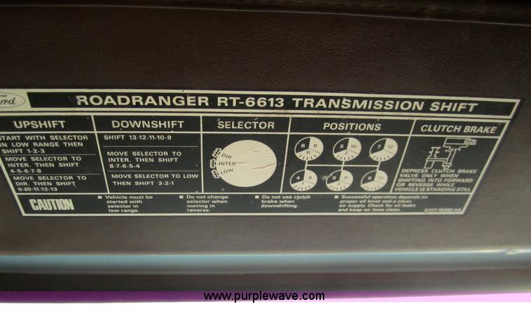 image for item 3353 1981 Ford LNT8000 tandem grain truck