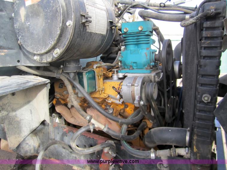 image for item 3353 1981 Ford LNT8000 tandem grain truck