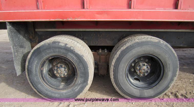 image for item 3353 1981 Ford LNT8000 tandem grain truck