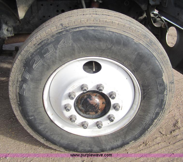 image for item 3353 1981 Ford LNT8000 tandem grain truck