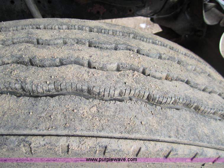 image for item 3353 1981 Ford LNT8000 tandem grain truck