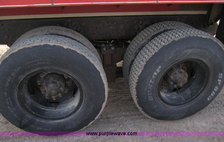 image for item 3353 1981 Ford LNT8000 tandem grain truck