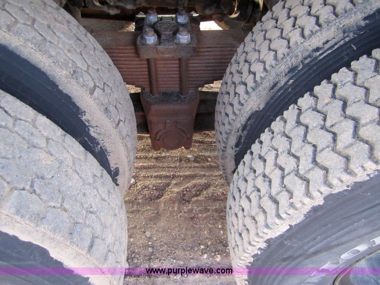 image for item 3353 1981 Ford LNT8000 tandem grain truck