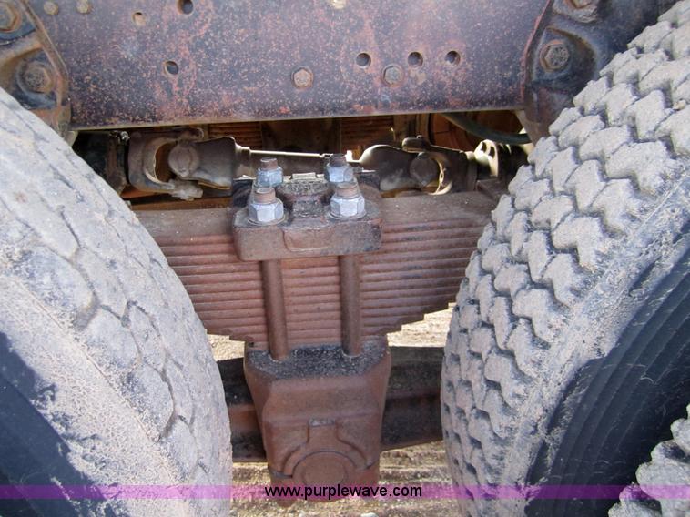 image for item 3353 1981 Ford LNT8000 tandem grain truck