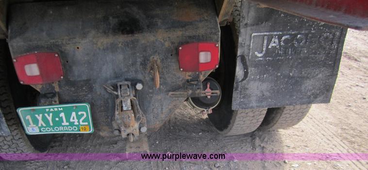 image for item 3353 1981 Ford LNT8000 tandem grain truck