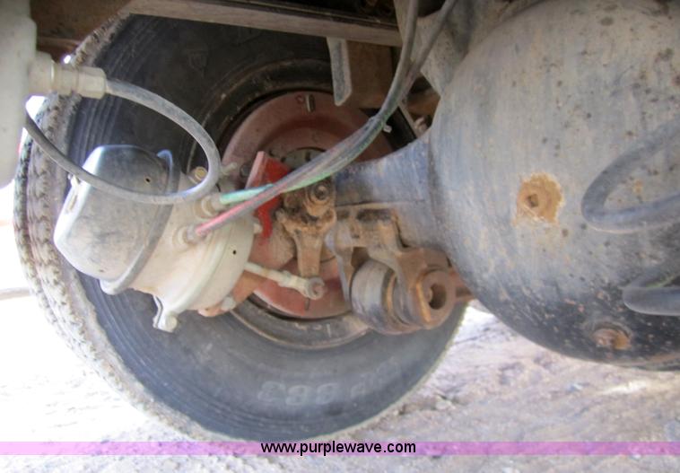 image for item 3353 1981 Ford LNT8000 tandem grain truck