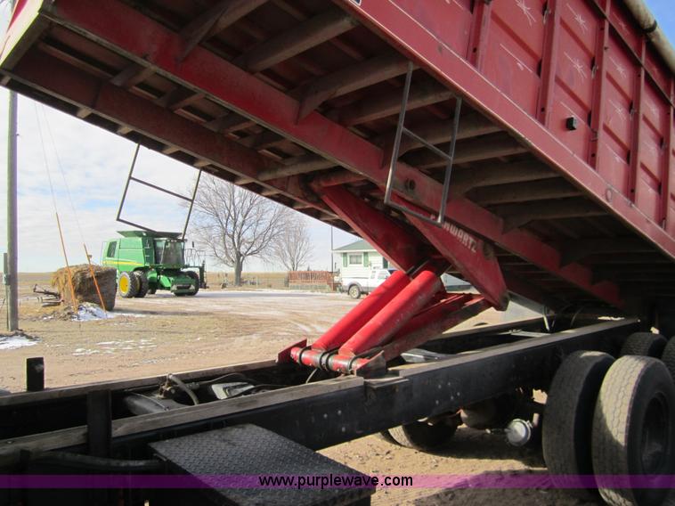image for item 3353 1981 Ford LNT8000 tandem grain truck