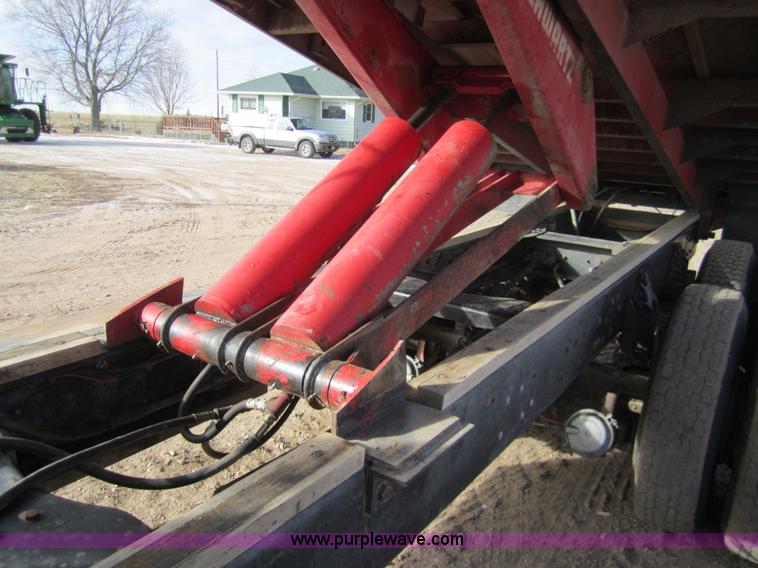 image for item 3353 1981 Ford LNT8000 tandem grain truck