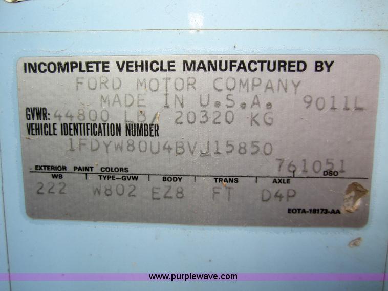 image for item 3353 1981 Ford LNT8000 tandem grain truck