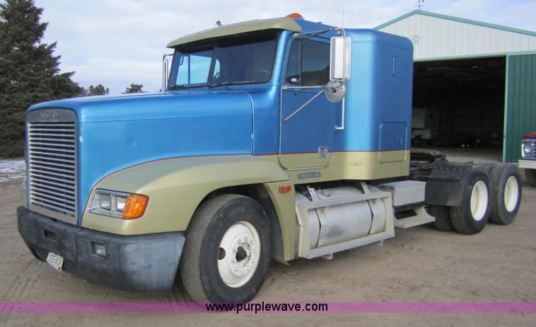 image for item 3354 1995 Freightliner FLD120 semi truck