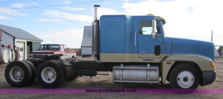 image for item 3354 1995 Freightliner FLD120 semi truck