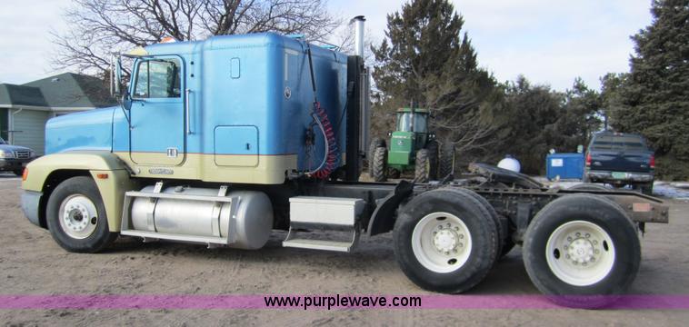 image for item 3354 1995 Freightliner FLD120 semi truck