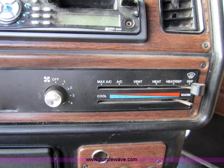 image for item 3354 1995 Freightliner FLD120 semi truck