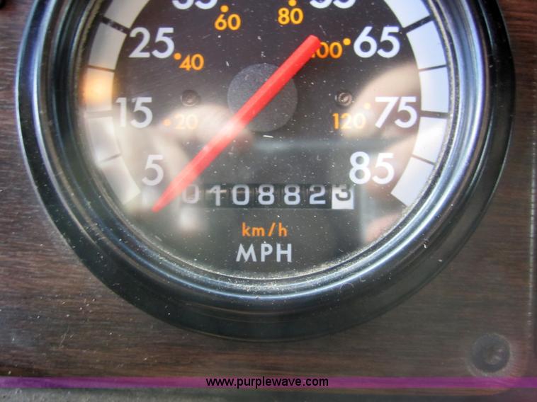 image for item 3354 1995 Freightliner FLD120 semi truck