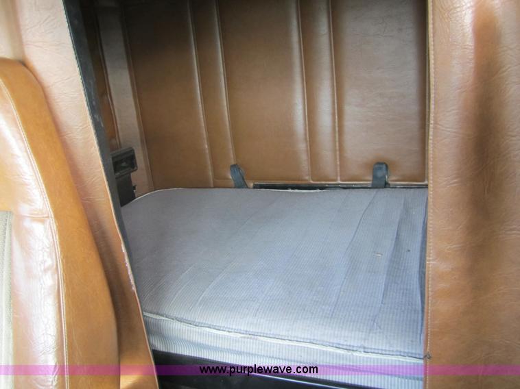 image for item 3354 1995 Freightliner FLD120 semi truck