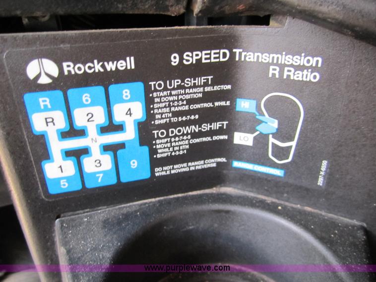 image for item 3354 1995 Freightliner FLD120 semi truck