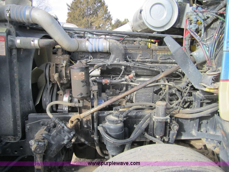 image for item 3354 1995 Freightliner FLD120 semi truck