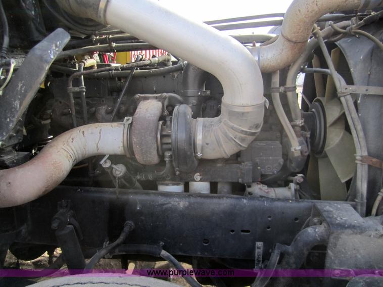 image for item 3354 1995 Freightliner FLD120 semi truck