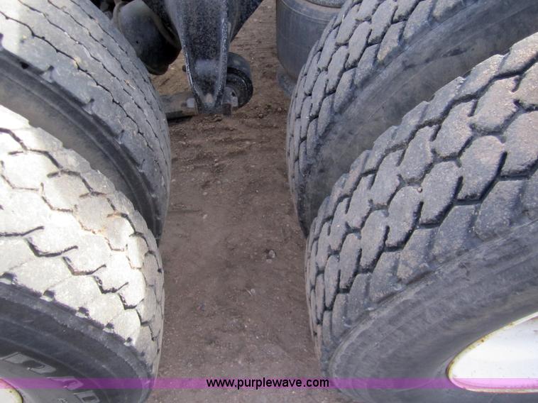 image for item 3354 1995 Freightliner FLD120 semi truck