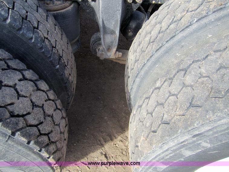 image for item 3354 1995 Freightliner FLD120 semi truck