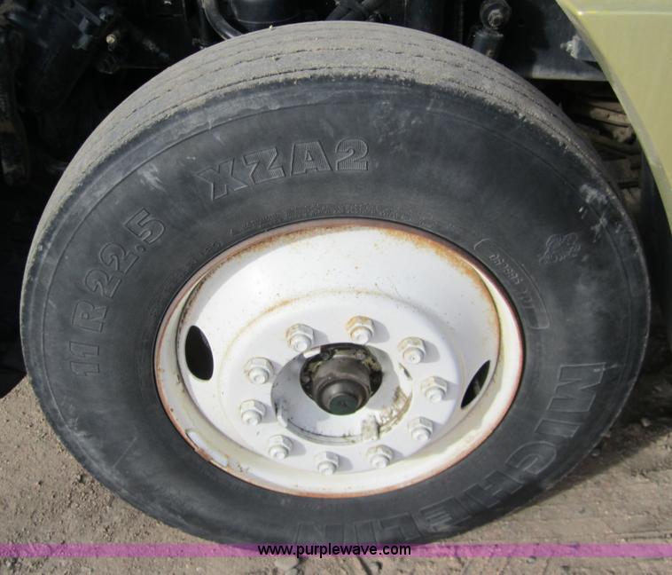 image for item 3354 1995 Freightliner FLD120 semi truck