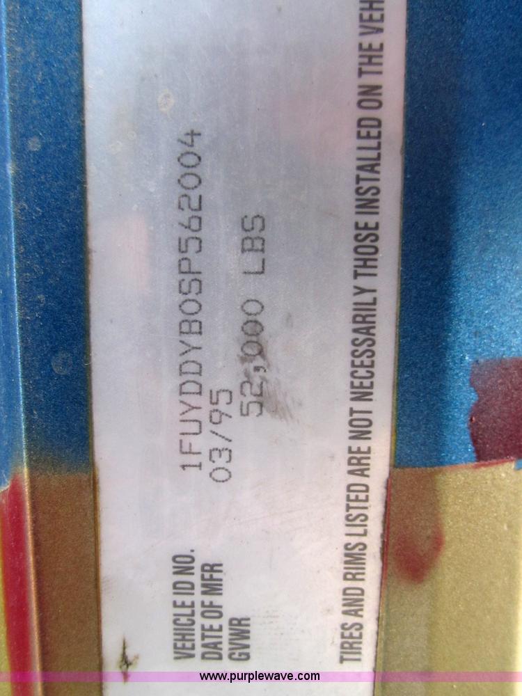 image for item 3354 1995 Freightliner FLD120 semi truck