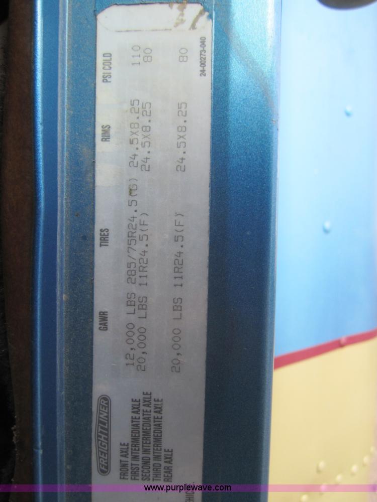 image for item 3354 1995 Freightliner FLD120 semi truck