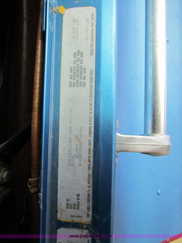 image for item 3354 1995 Freightliner FLD120 semi truck