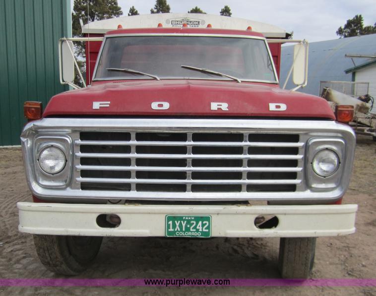 image for item 3355 1974 Ford F600 grain truck