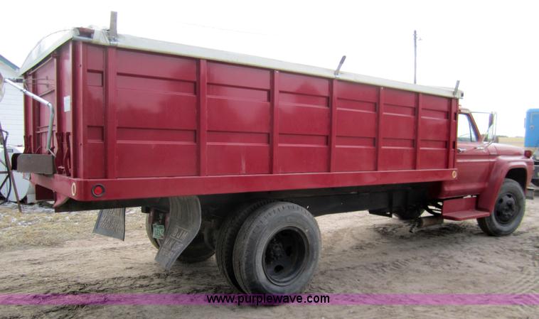 image for item 3355 1974 Ford F600 grain truck