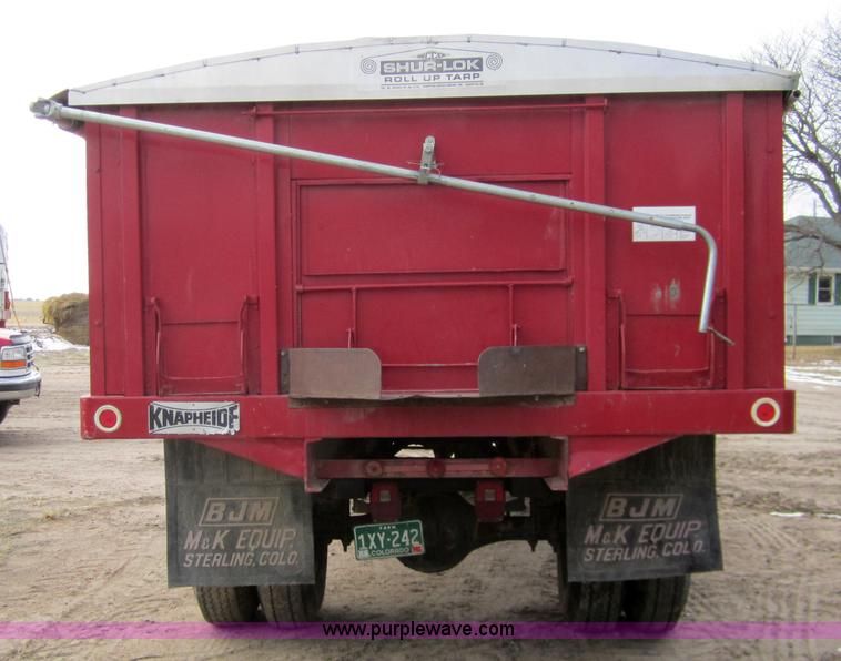 image for item 3355 1974 Ford F600 grain truck