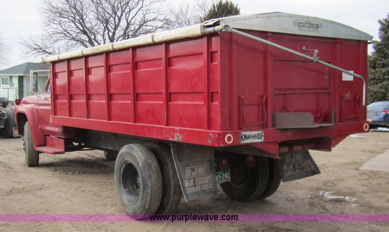 image for item 3355 1974 Ford F600 grain truck