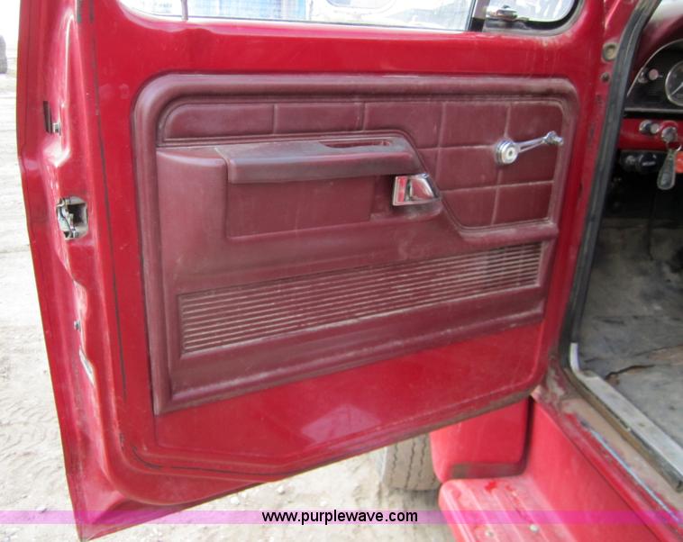 image for item 3355 1974 Ford F600 grain truck