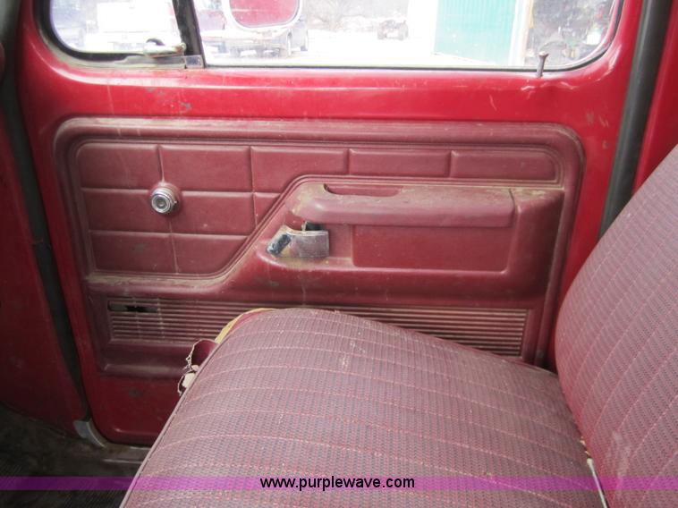 image for item 3355 1974 Ford F600 grain truck