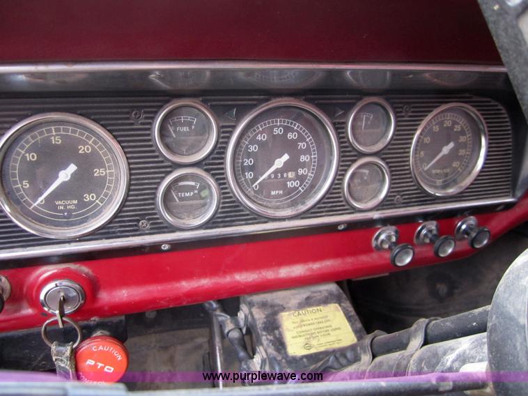 image for item 3355 1974 Ford F600 grain truck