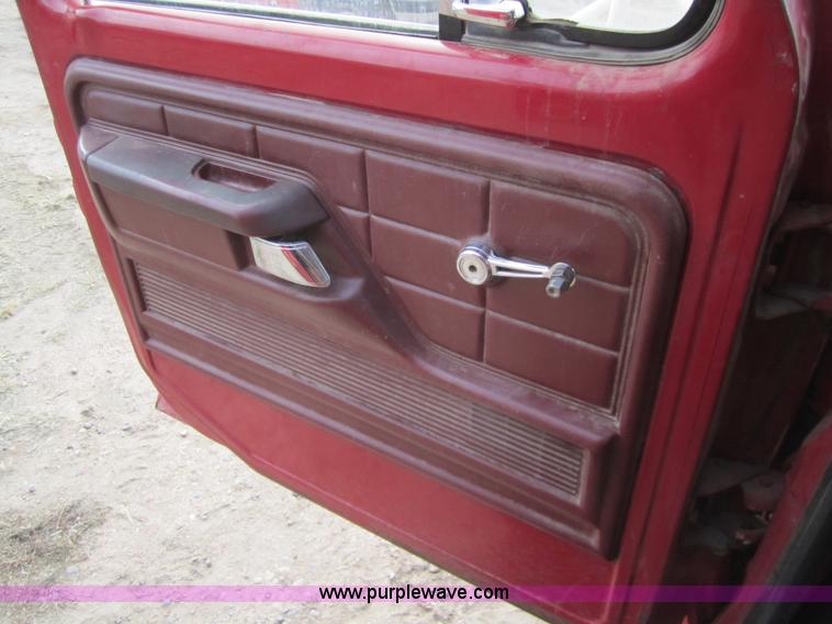 image for item 3355 1974 Ford F600 grain truck