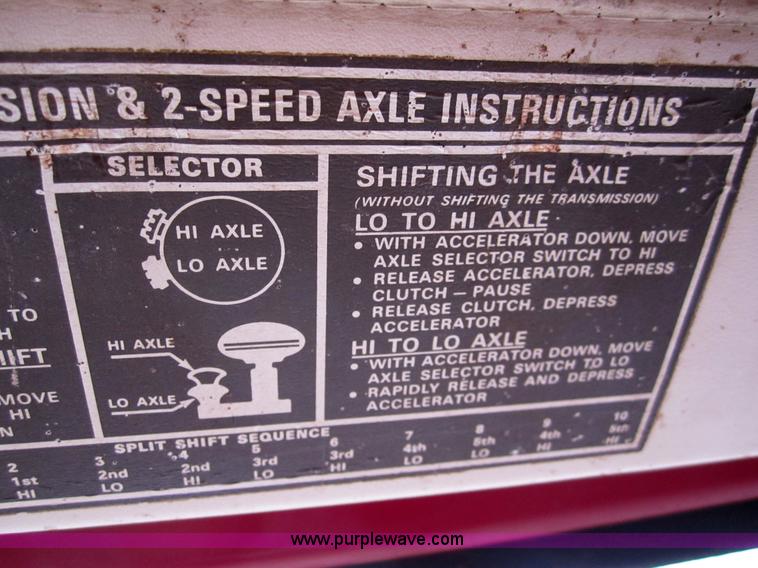 image for item 3355 1974 Ford F600 grain truck