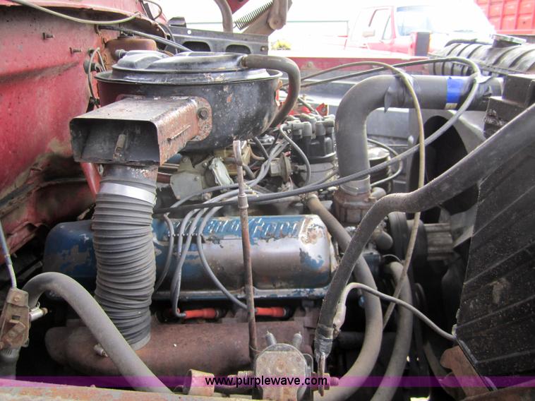 image for item 3355 1974 Ford F600 grain truck