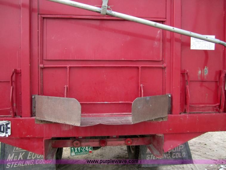 image for item 3355 1974 Ford F600 grain truck