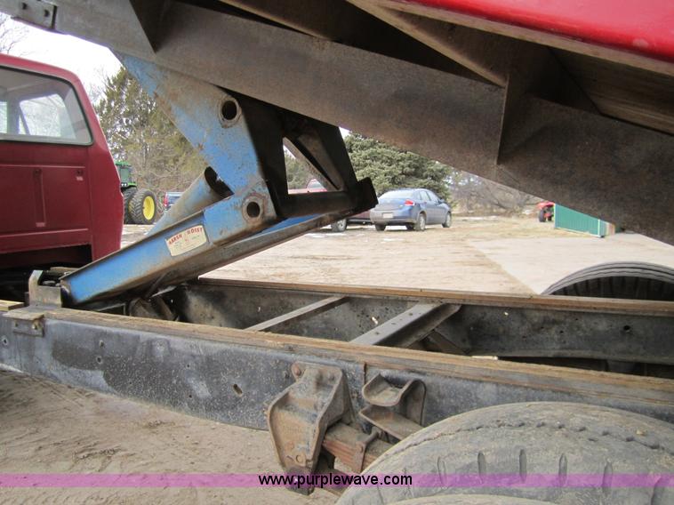 image for item 3355 1974 Ford F600 grain truck