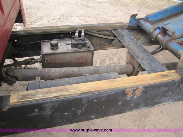 image for item 3355 1974 Ford F600 grain truck