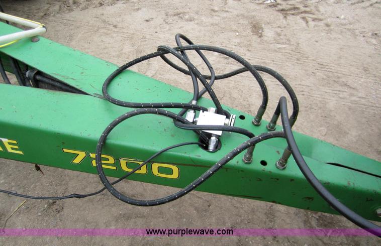 image for item 3358 1990 John Deere 7200 eight row planter