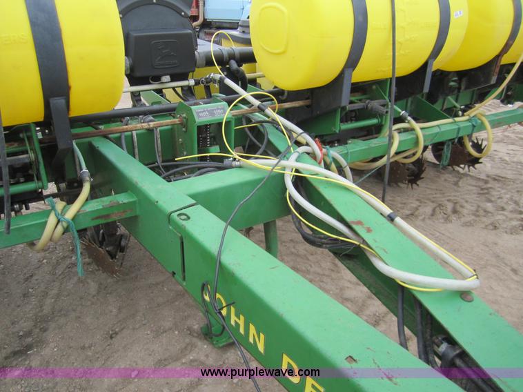 image for item 3358 1990 John Deere 7200 eight row planter