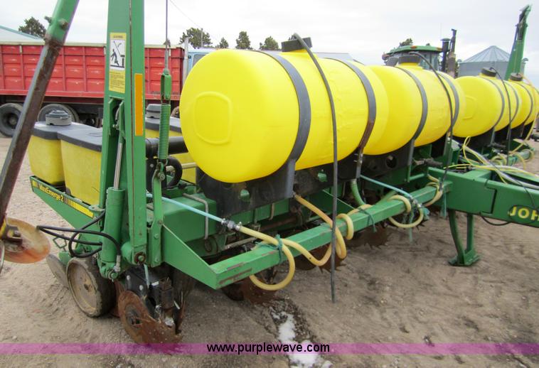 image for item 3358 1990 John Deere 7200 eight row planter