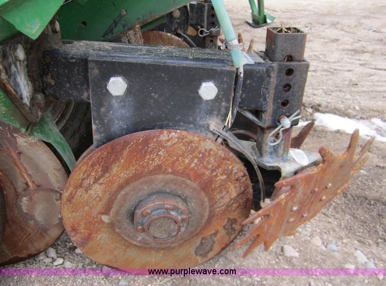 image for item 3358 1990 John Deere 7200 eight row planter
